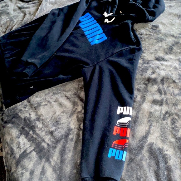 Black PUMA pull-over Hoodie - Picture 3 of 4